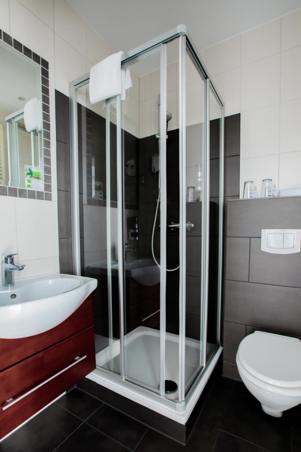 Hotel Das Kronprinz Troisdorf Buitenkant foto